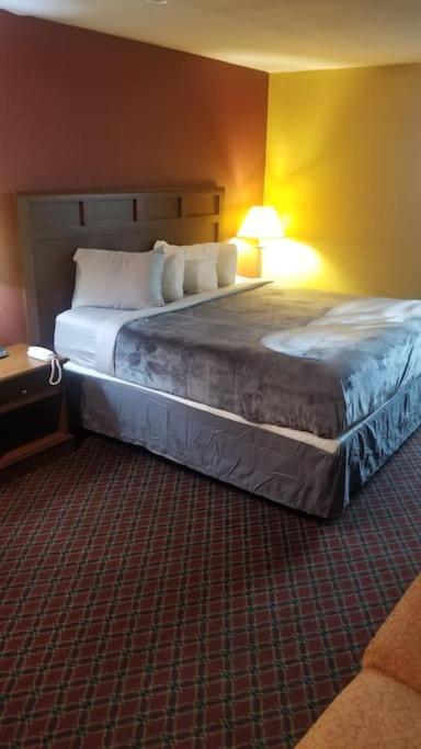 2 Queen Beds 229 Wi-fi Hot Tub *