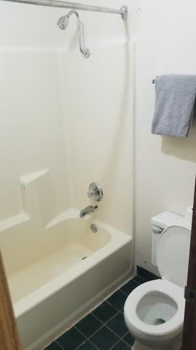 2 Queen Beds 229 Wi-fi Hot Tub Stillwater